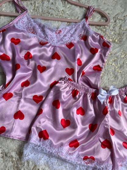 PIJAMA SHORT TIRITAS EN SATIN CON ENCAJE- CORAZONES