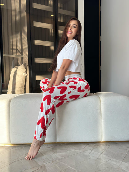 PIJAMA DE PANTALON CON ELASTICO YEILÚ Y CAMISA UNICOLOR - CORAZONES ROJOS